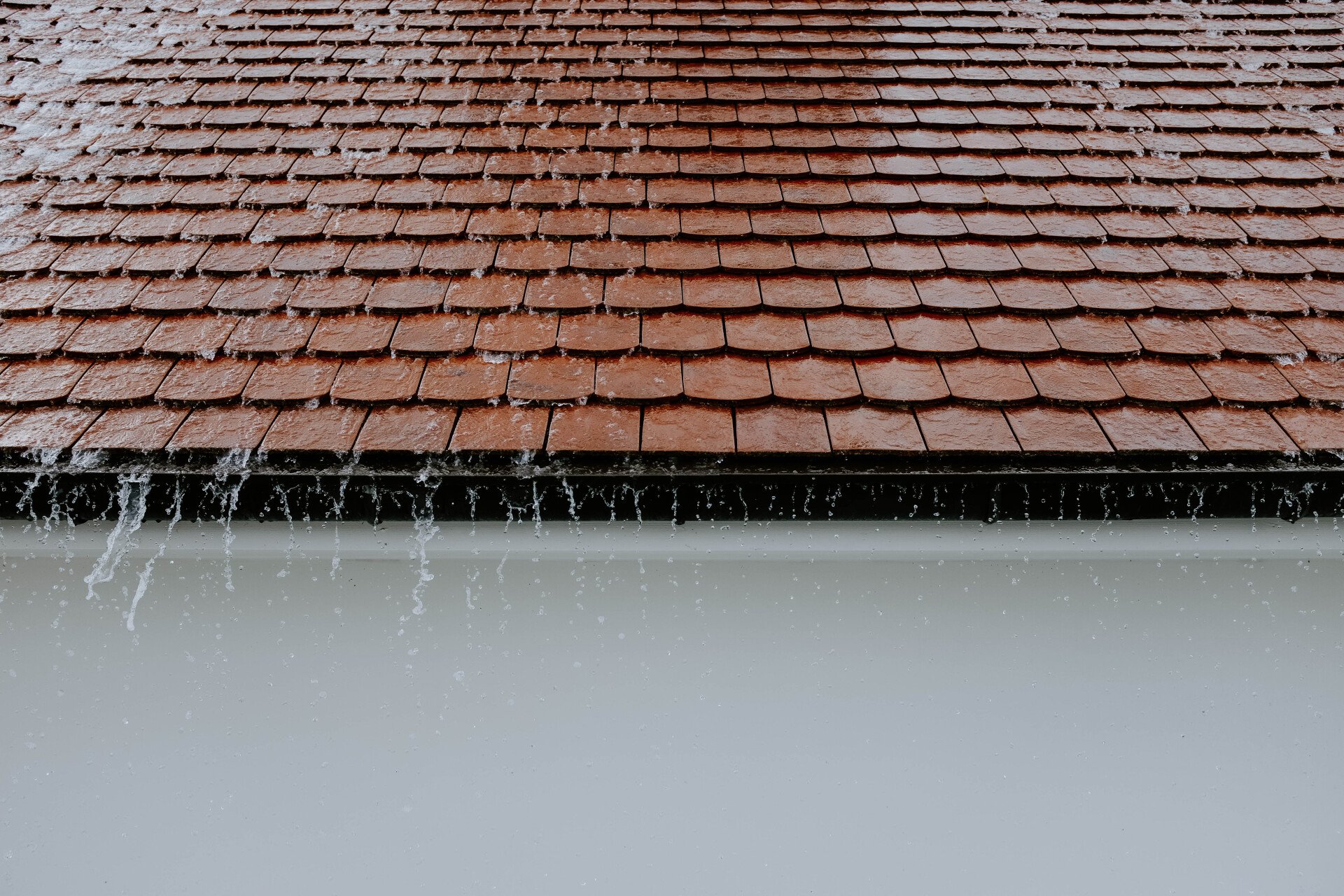 Roof Cleaning Damage Tiles